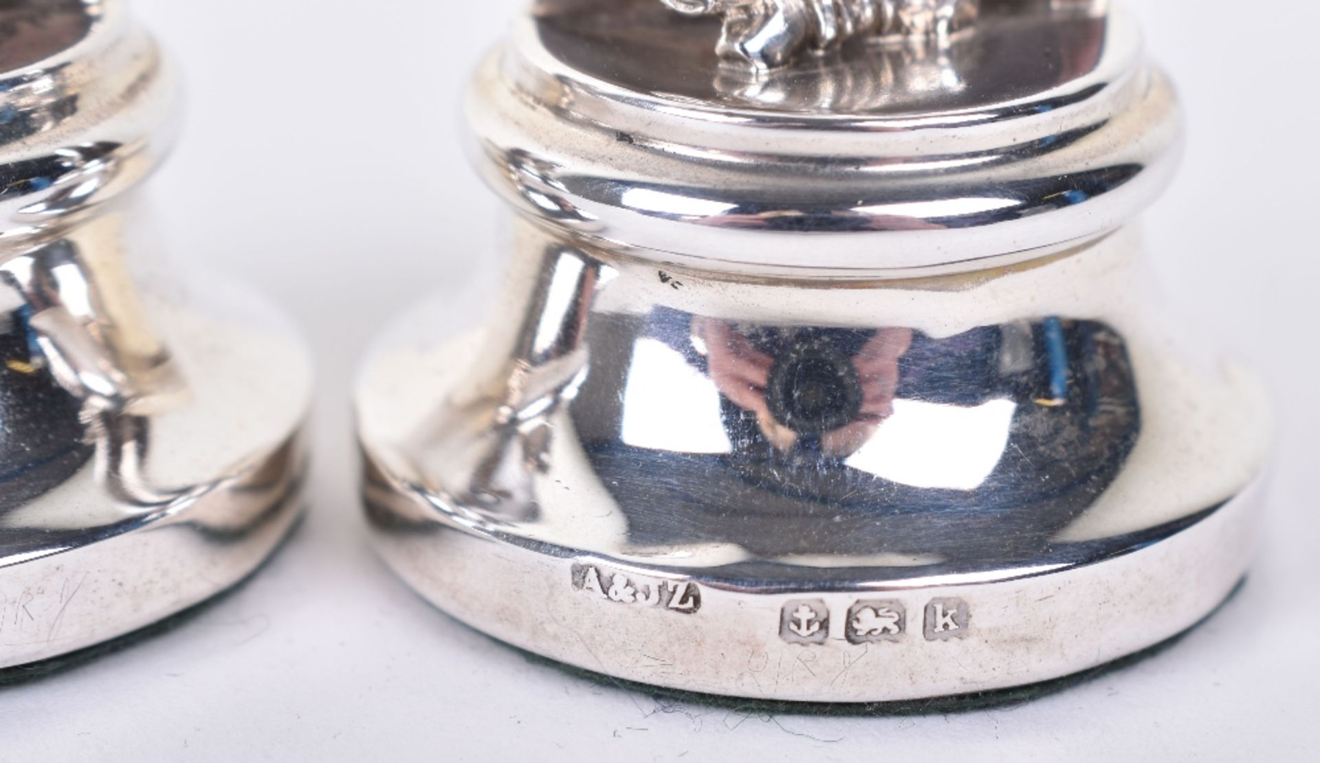 A pair of Edward VII silver menu holders, Birmingham 1909 - Image 6 of 6