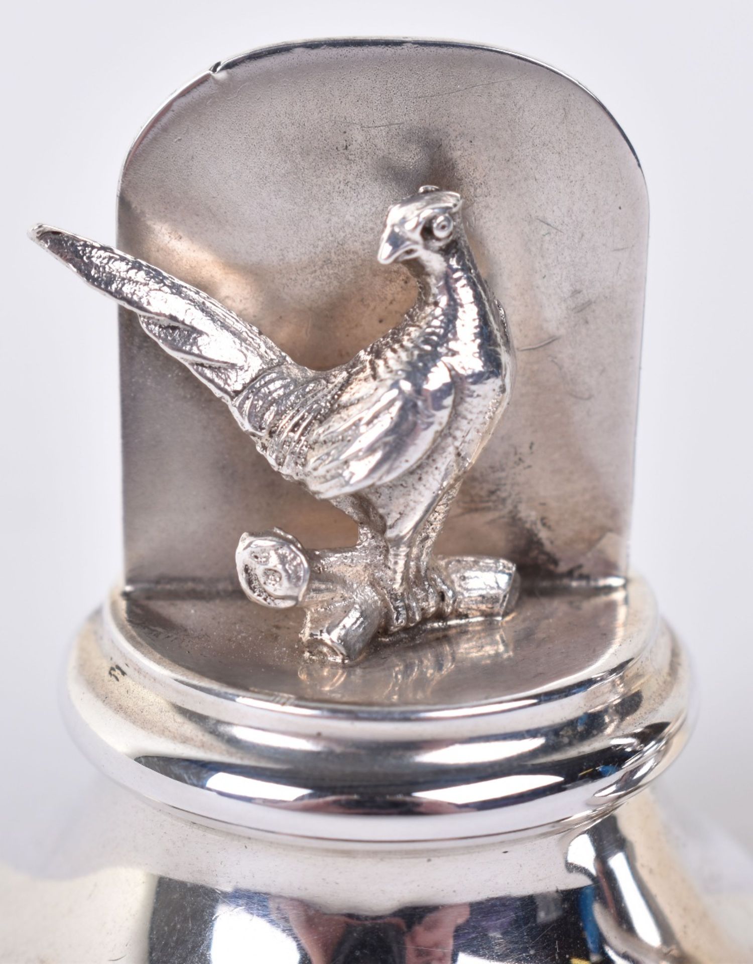 A pair of Edward VII silver menu holders, Birmingham 1909 - Image 4 of 6