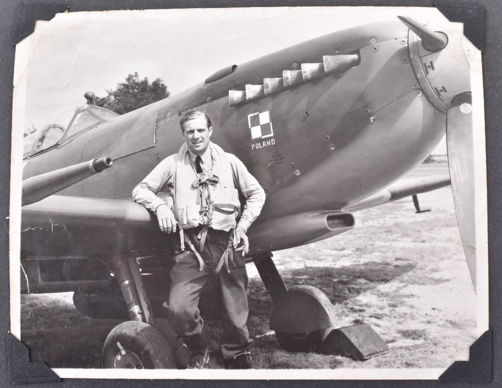 Outstanding WW2 Polish Fighter Pilots Photograph Album Grouping of Flight Lieutenant Antoni Lipkowsk - Image 9 of 42