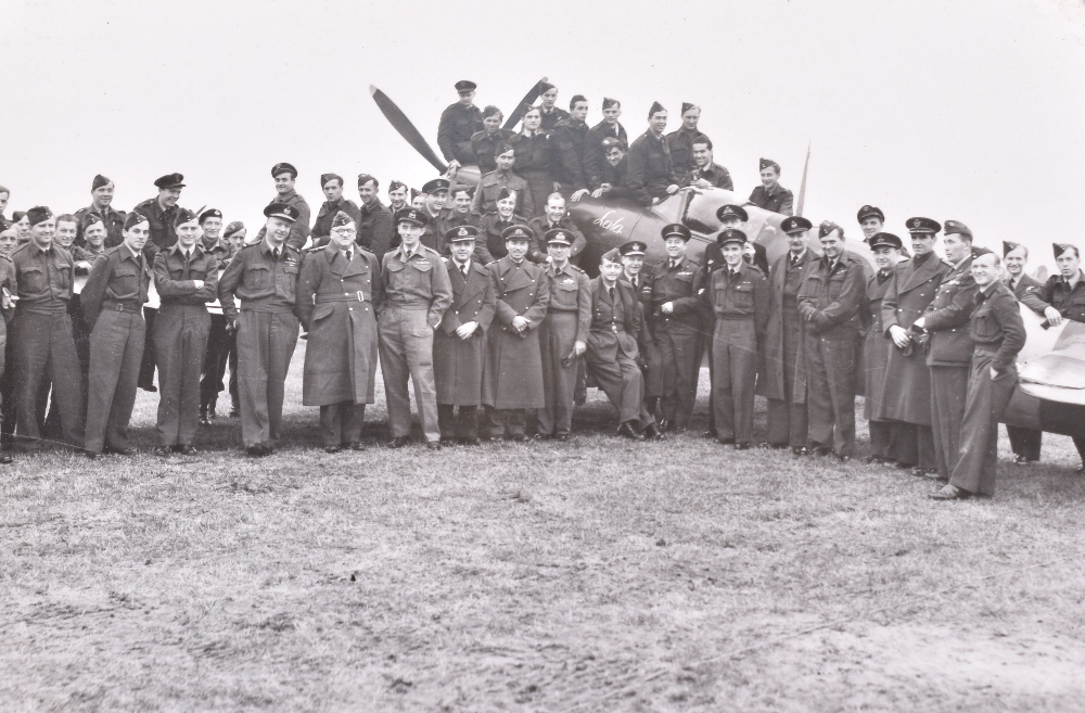 Outstanding WW2 Polish Fighter Pilots Photograph Album Grouping of Flight Lieutenant Antoni Lipkowsk - Image 18 of 42