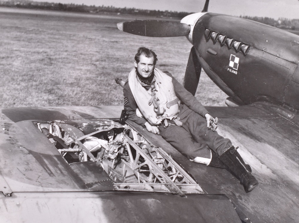 Outstanding WW2 Polish Fighter Pilots Photograph Album Grouping of Flight Lieutenant Antoni Lipkowsk - Image 16 of 42