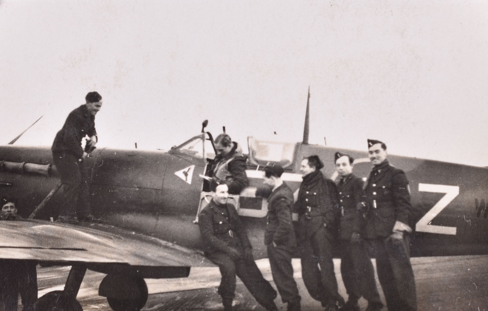 Outstanding WW2 Polish Fighter Pilots Photograph Album Grouping of Flight Lieutenant Antoni Lipkowsk - Image 42 of 42