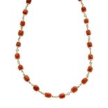 Long necklace in yellow gold and red coral