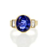 Ring in yellow gold, diamonds and natural sapphire