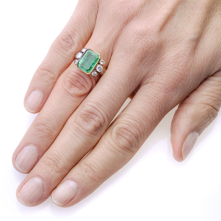 Ring in yellow gold, diamonds and emeralds - Image 3 of 3