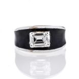 Pinky ring in white gold, black enamel and diamond