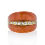 Ring in yellow gold, diamonds and pink coral