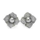 Pair of clips in white gold, diamonds and tahiti pearls