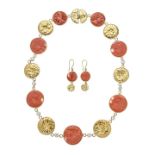 Necklace and earrings in yellow gold, diamonds and pink coral