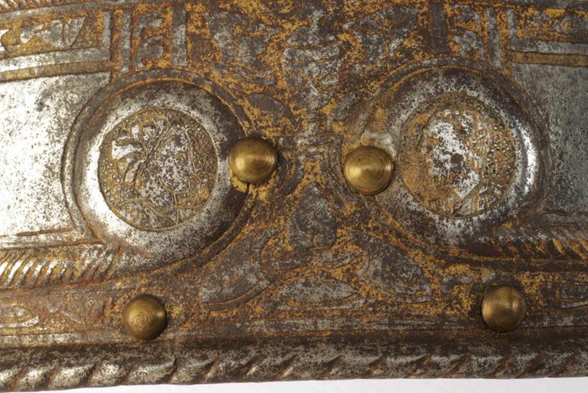 A beautiful pair of engraved and gilded tassets in pisan style - Image 2 of 4