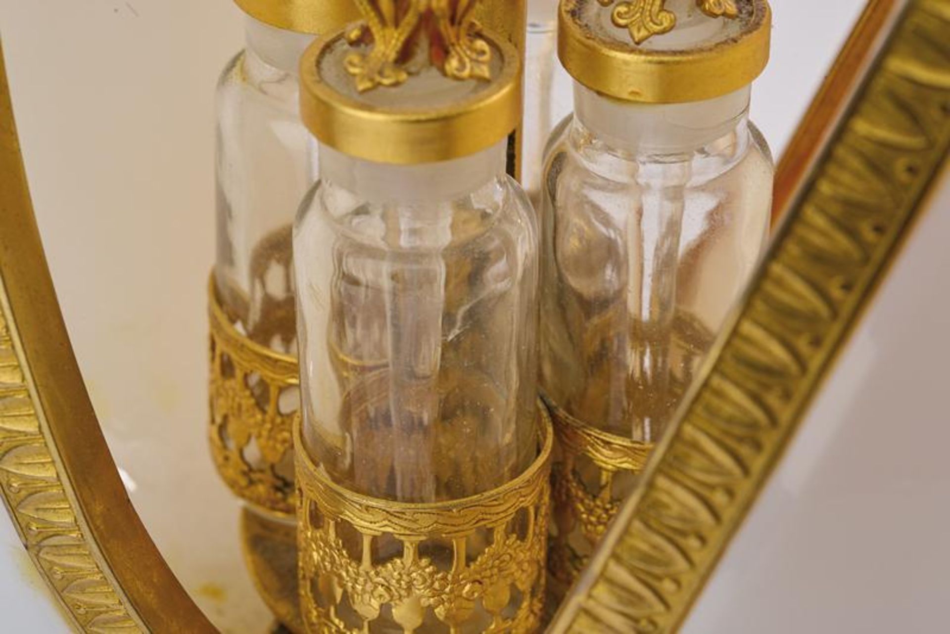 A perfume dispenser - Image 2 of 4