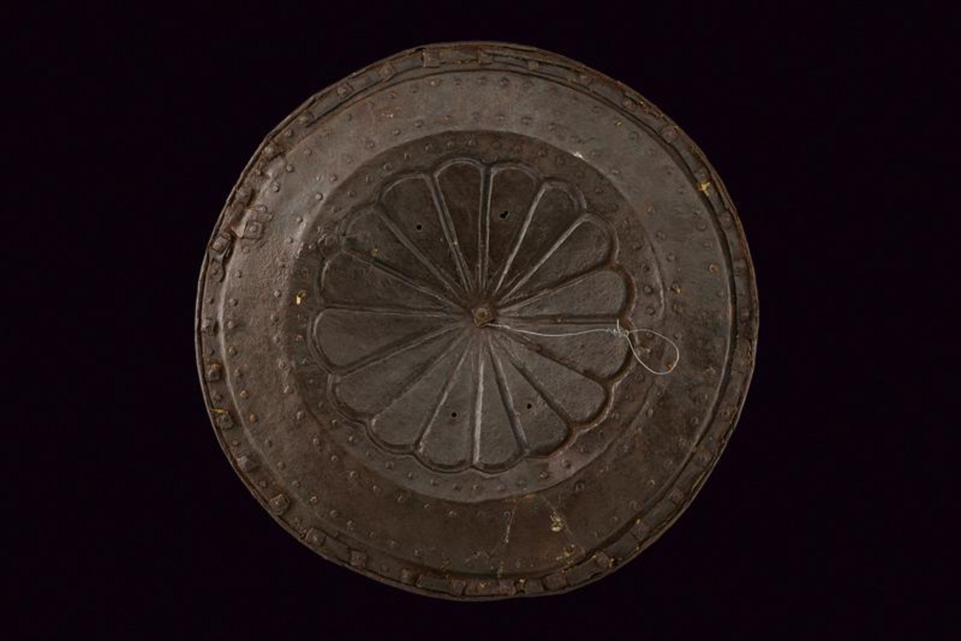 A shield - Image 4 of 5