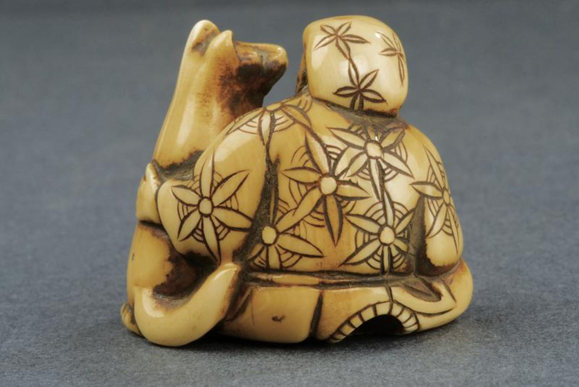 A netsuke - Image 2 of 3