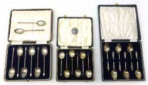 Eight silver teaspoons, twisted handle by Cooper Brothers & Sons Ltd, Sheffield 1922,