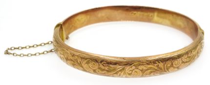 9ct rose gold hinged bangle, scroll decoration Chester 1913 Condition Report 10.