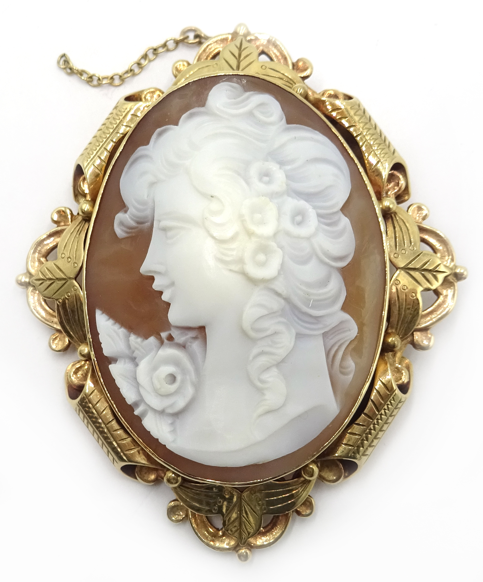 9ct gold cameo brooch with scroll and leaf design,