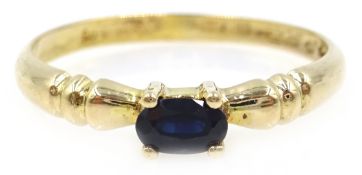 Gold sapphire ring, hallmarked 9ct Condition Report <a href='//www.