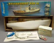 Graupner scale model kit of the Whale catcher Rau lX,