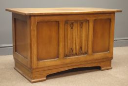Mid 20th century oak blanket box, planked top with linenfold centre panel front on bracket feet,