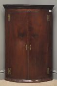 Victorian mahogany corner cabinet, projecting cornice, two cupboard doors enclosing three shelves,
