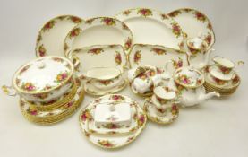 Royal Albert Old Country Roses tea and dinner service for six persons and a pet bowl