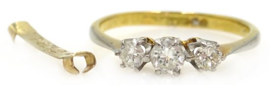 Three stone diamond ring hallmarked 18ct PLAT Condition Report 9ct adjuster 1.