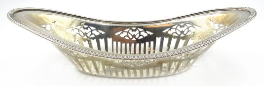 Silver boat shaped dish pierced decoration maker's mark AI Birmingham 1910 22cm approx 4.