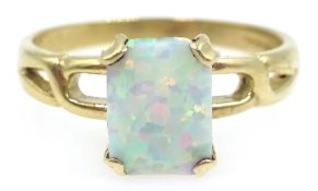 9ct gold single stone opal ring, hallmarked Condition Report Size O, approx 2.