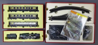 Hornby 'OO' gauge Merchant Navy 'Orient Express' premier box set,