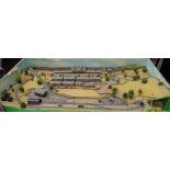 N-Guage: table top model railway layout with panoramic raised sides,