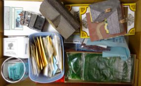 Quantity of unused model railway and layout accessories in metal,