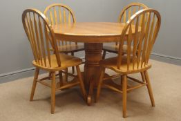 Oak circular dining table on turned column with four splayed supports (D107cm, H76cm),