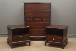 Pair Stag Minstrel mahogany bedside cabinets, (W53cm, H50cm, D47cm) and matching chest, six drawers,
