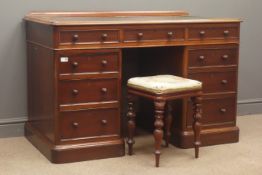 Victorian twin pedestal mahogany desk, leather inset hinged top,