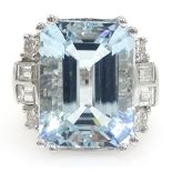 18ct white gold emerald cut aquamarine and diamond ring stamped 750,