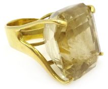 Heavy 18ct gold (tested) citrine ring Condition Report 18ct gold shank approx 12.