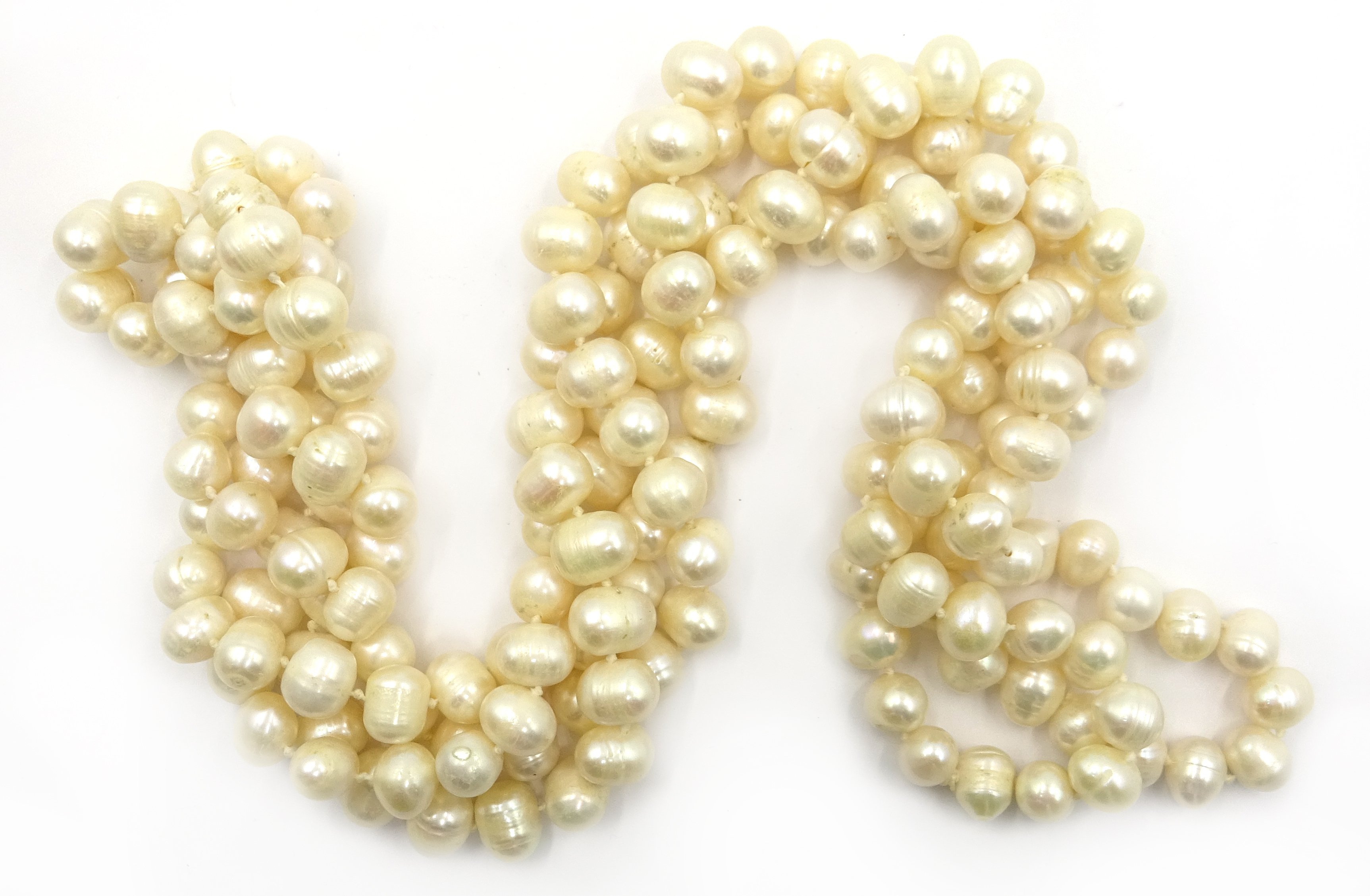 Long freshwater pearl necklace, - Image 2 of 2