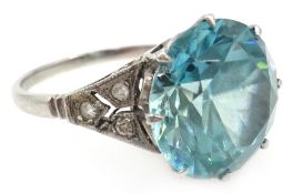 18ct white gold (tested) blue zircon ring,