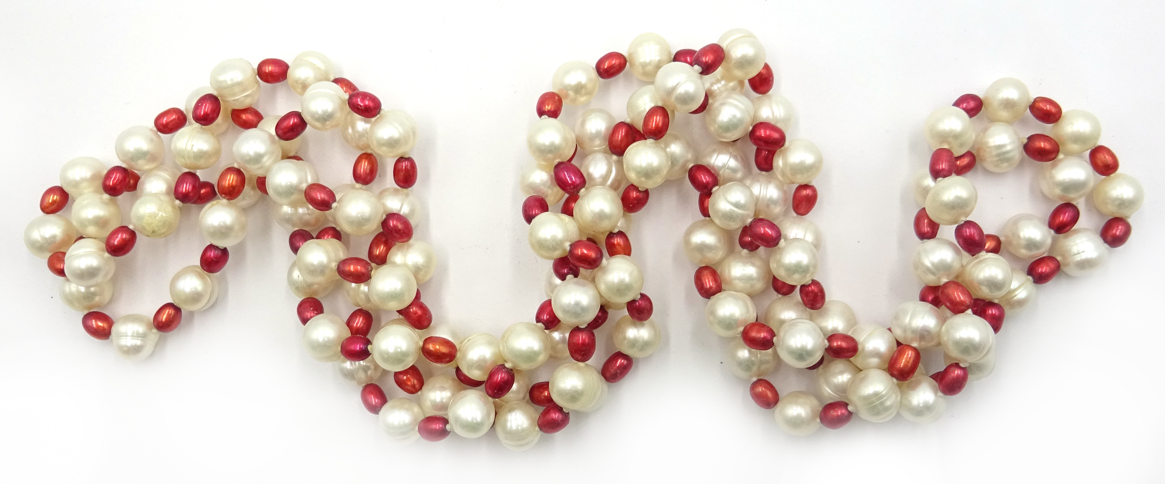 Long red and white freshwater pearl necklace, - Image 2 of 2