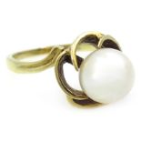 14ct gold single pearl flower design ring, stamped 585 Condition Report Approx 4.