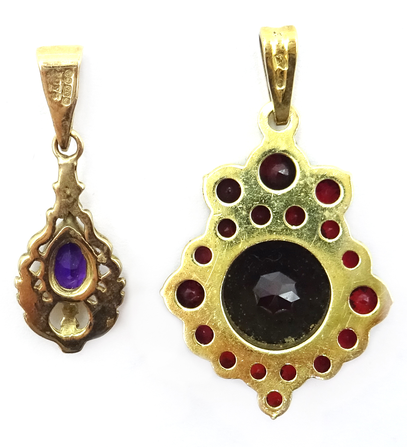 Continental gold garnet pendant, - Image 3 of 3