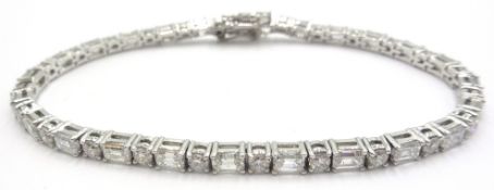 White gold baguette and round brilliant cut diamond bracelet, hallmarked 18ct diamonds approx 5.