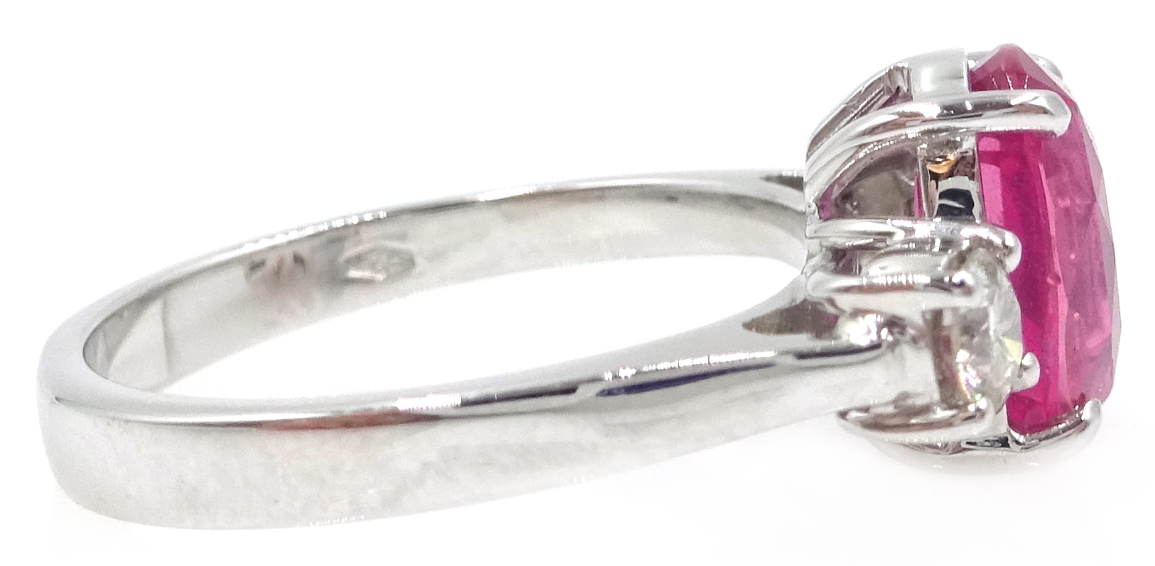 18ct white gold oval pink sapphire and diamond three stone ring, hallmarked, sapphire 2. - Image 3 of 5