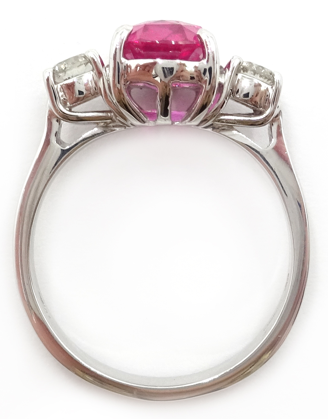 18ct white gold oval pink sapphire and diamond three stone ring, hallmarked, sapphire 2. - Image 5 of 5