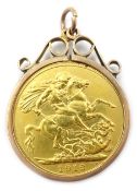 1912 gold sovereign in loose mount pendant stamped 9ct Condition Report <a