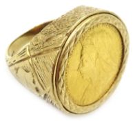 1899 gold sovereign in gold ring, hallmarked 9ct Condition Report Approx 19.