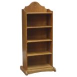 'Acornman' small oak bookcase by Alan Grainger of Brandsby, H71cm, W28cm,