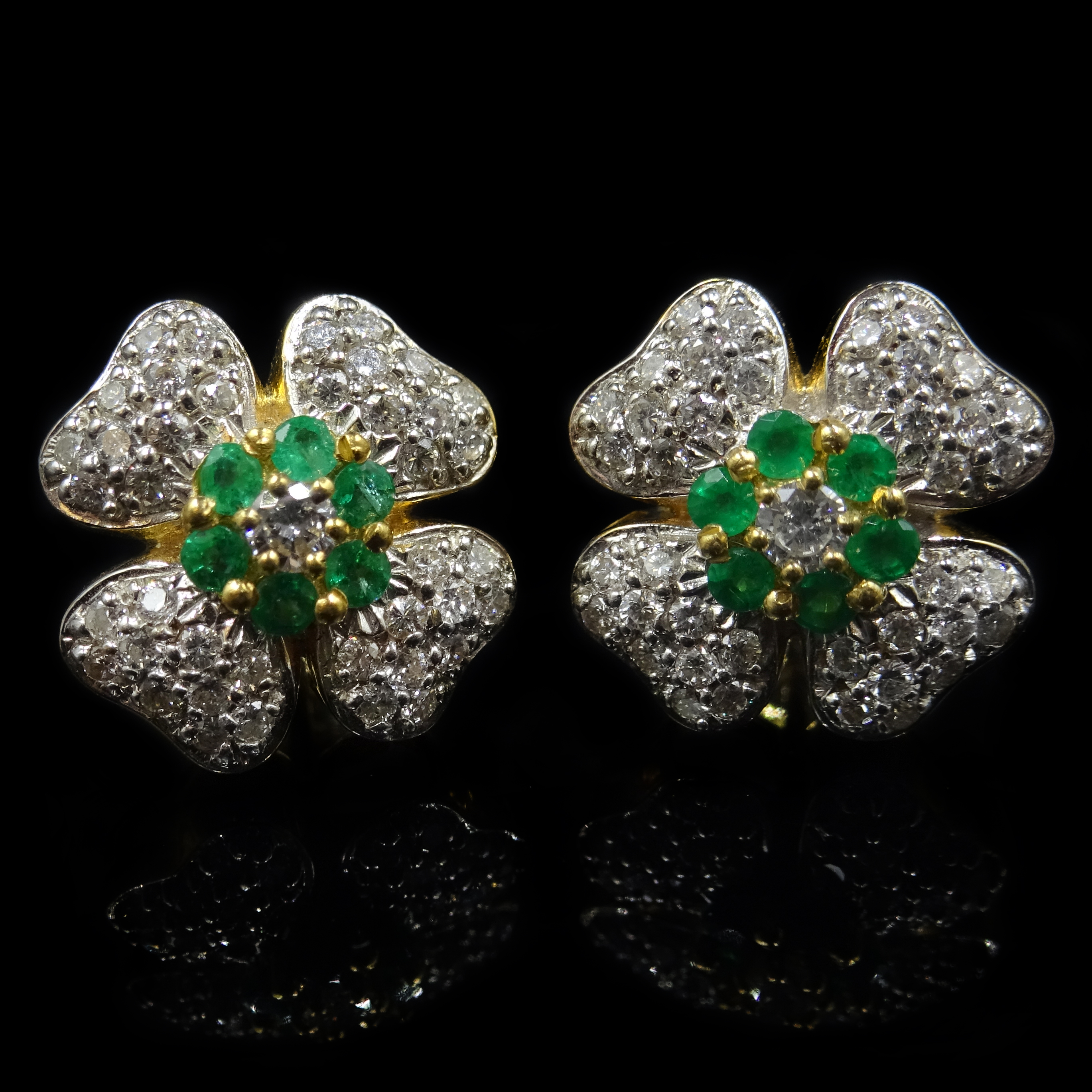 Pair of 18ct gold diamond and emerald flower head ear-rings Condition Report Gold - Image 3 of 3