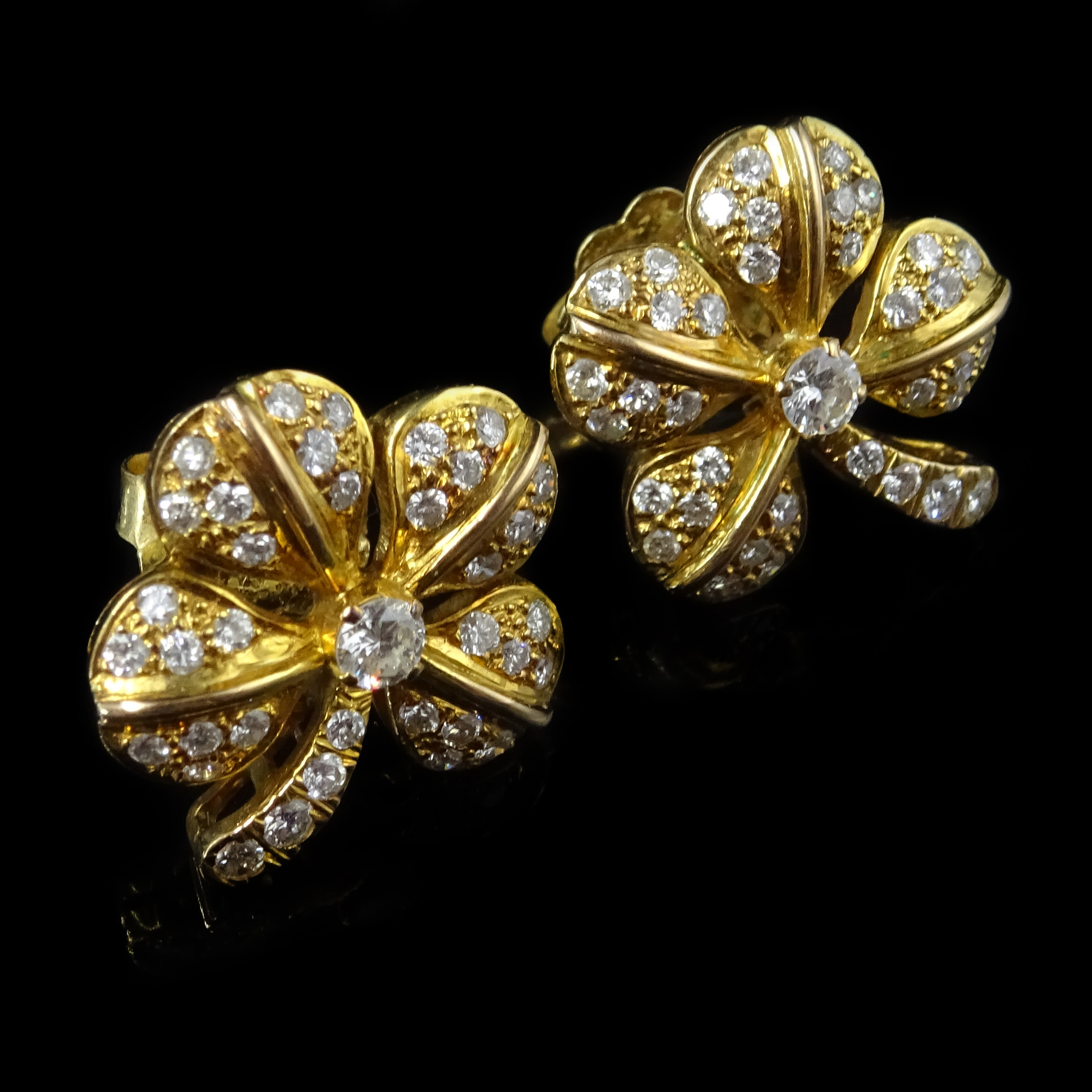 Pair of 18ct gold diamond set clover ear-rings, - Image 5 of 5