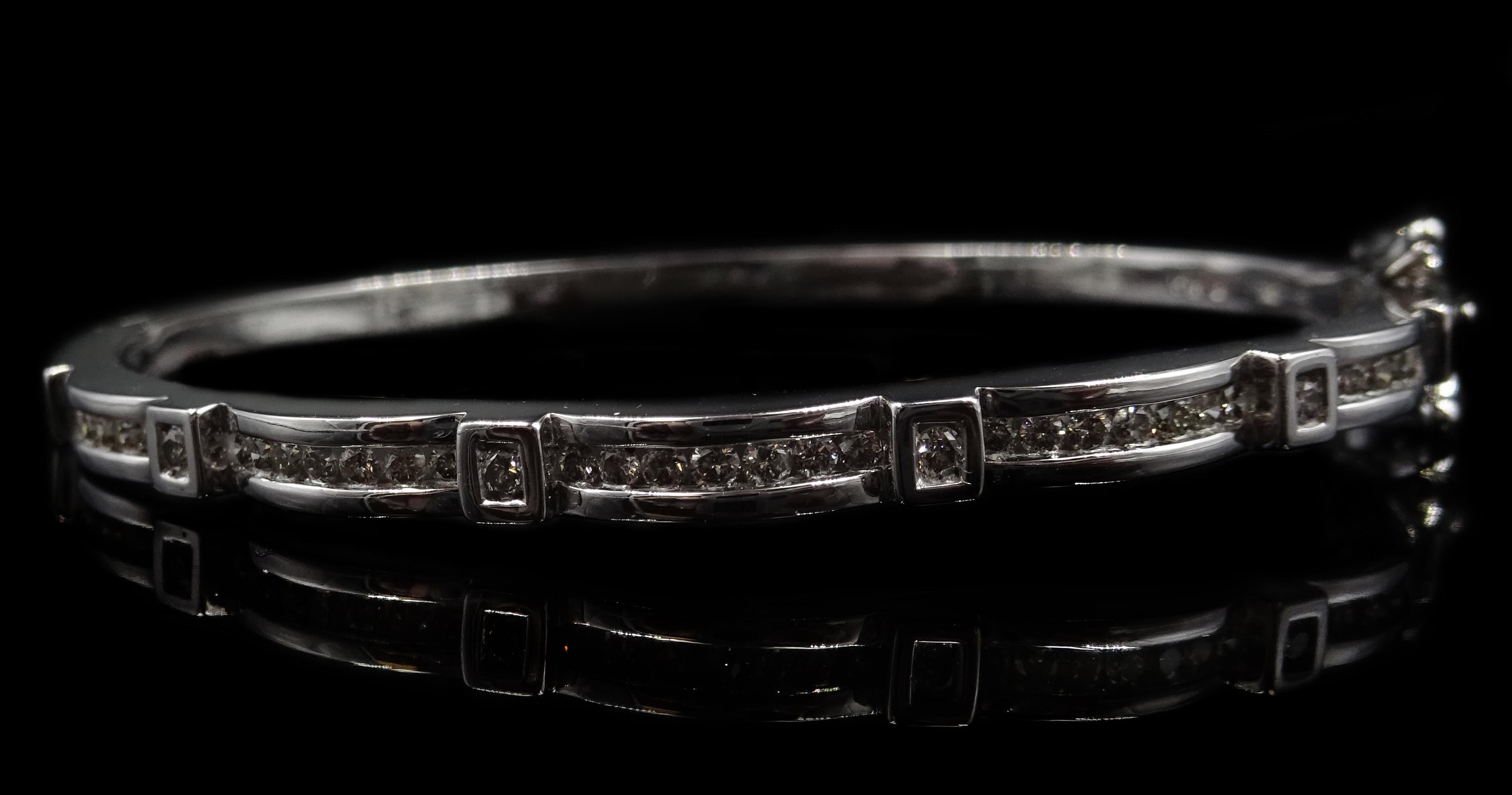 White gold scallop edge, channel set diamond hinged bangle, - Image 5 of 5